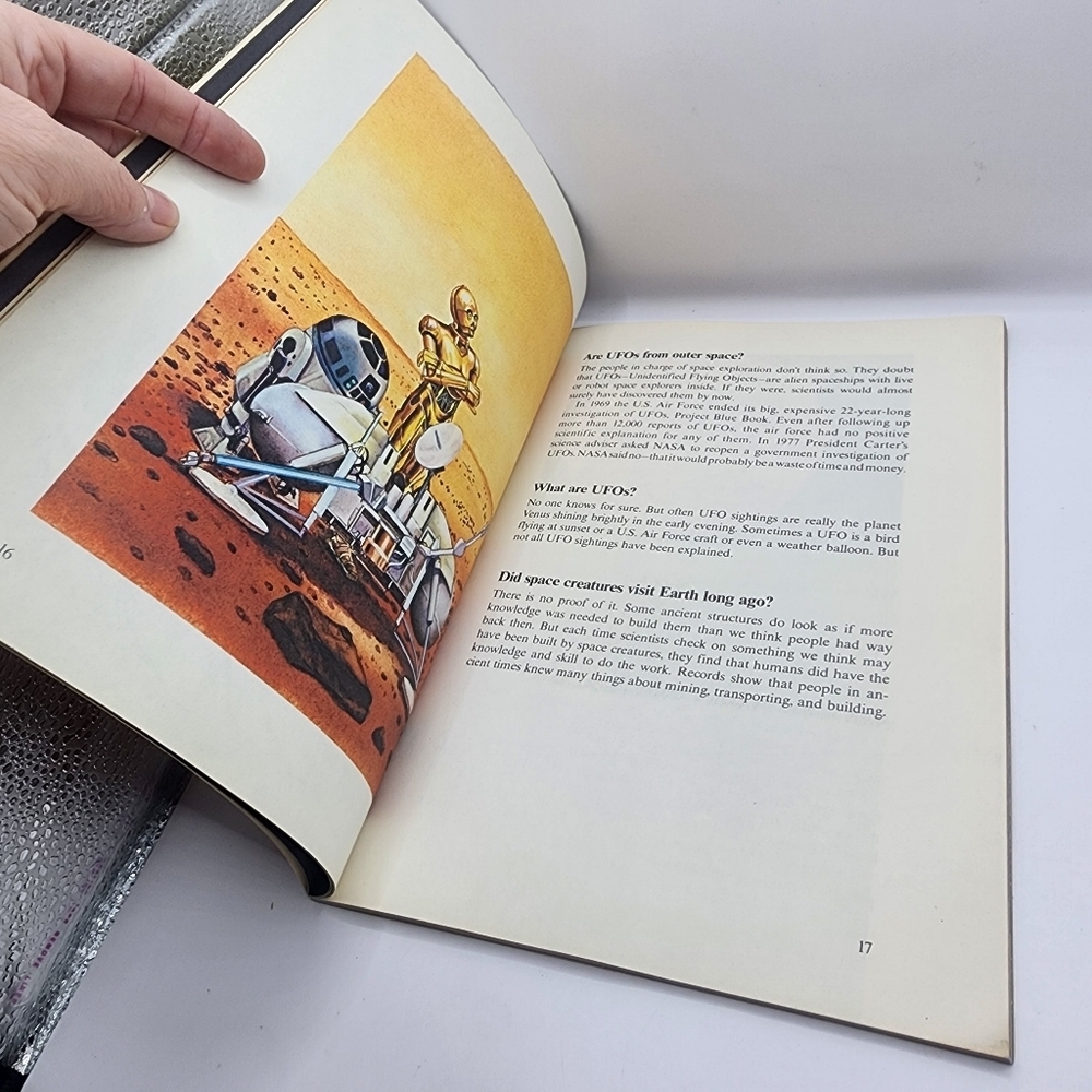 The Star Wars Question and Answer Book About Space Paperback Book Vintage - Picture 2 of 4